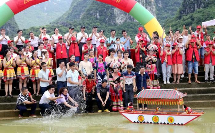 南宁市上林县三里镇2020年“渡河公”民俗文化旅游节开幕