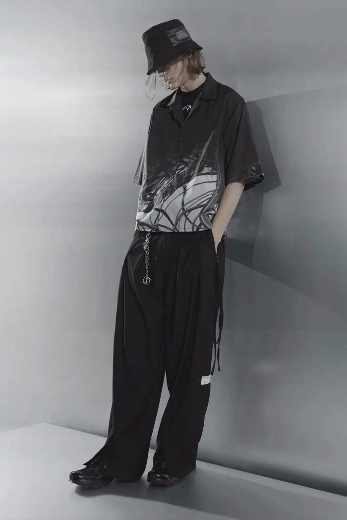 潮闻快食 | Dior x AJ1 开始接受抽签登记；KITH 2020 夏季系列 LOOKBOOK 释出