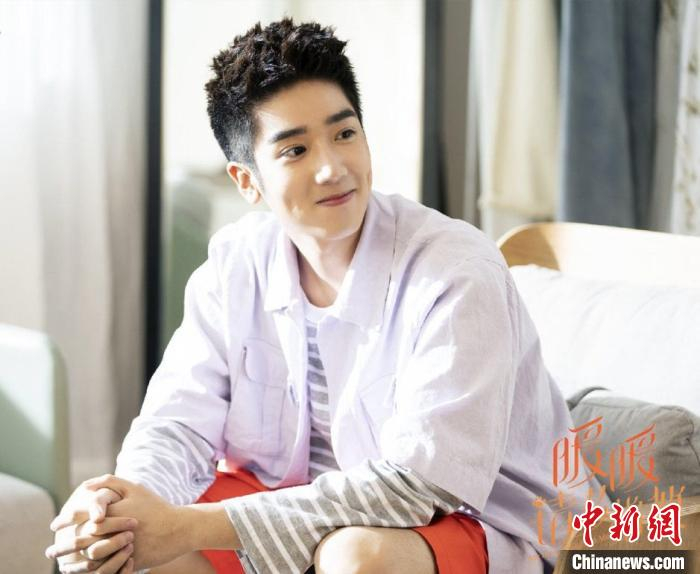 青年演员李明峻的“入职之初” 十月 摄