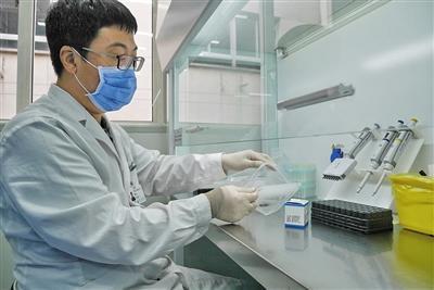 探访北京同仁医院核酸检测实验室：开足马力“三班倒”