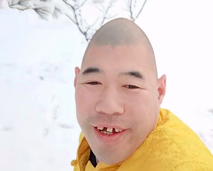 ▲演唱《一剪梅》而走红的蛋哥。图源网络