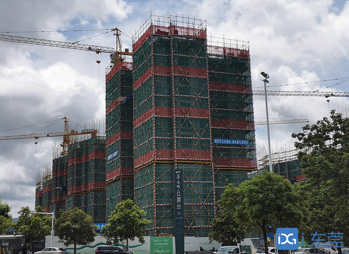 ▲在建中的华侨城云麓台 东莞日报记者 摄