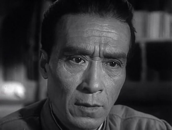 田方在影片《英雄儿女》中饰演王政委。