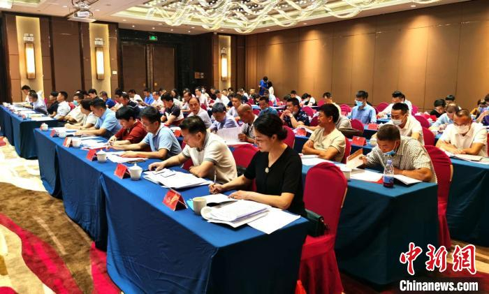 图为宁德市“百企帮百村”精准扶贫行动巩固提升暨助力乡村振兴推进会。　林榕生 摄