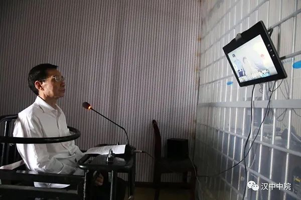 6月24日，贾延成涉黑团伙“保护伞”冯振东涉嫌犯受贿罪在汉中中院受审。汉中中院 图