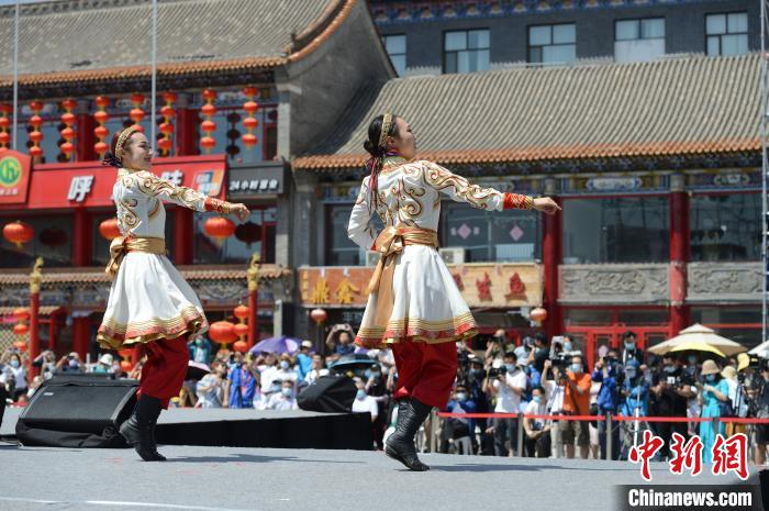 图为端午小长假，精品演艺进景区。　刘文华 摄