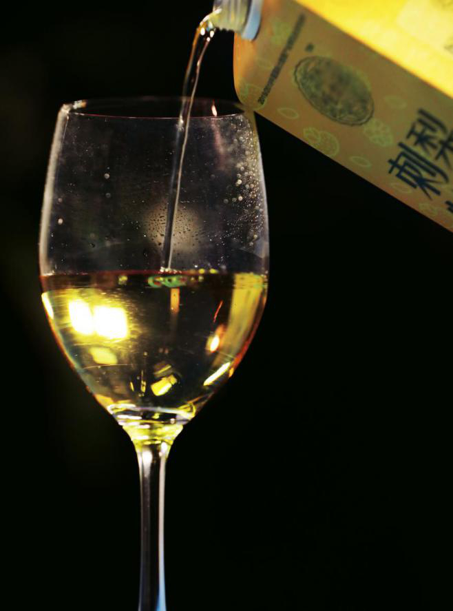 刺梨复合果汁。新华网 卢志佳 摄