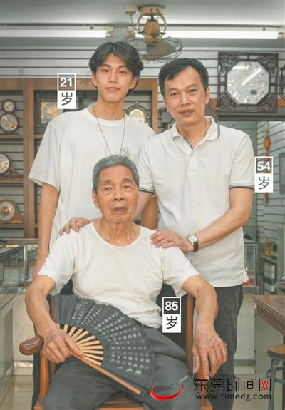 ▲爷孙三代的合影