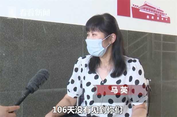 陪学生冲刺高考！班主任坐轮椅拄双拐坚持上课