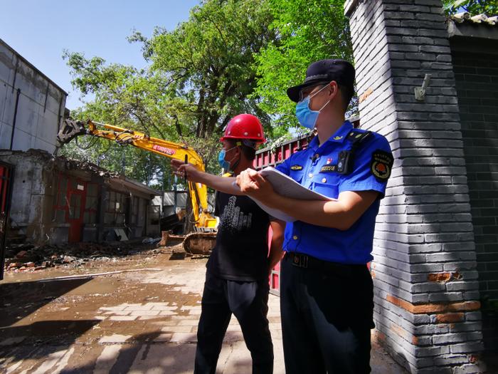 “临时办公场所”没手续 南横东街十年违建今日拆除