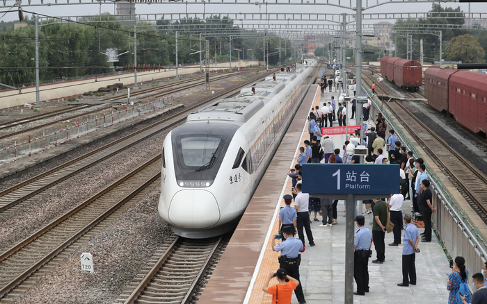 良乡火车站，市郊铁路副中心线西延今起开通运行。新京报记者 王贵彬 摄