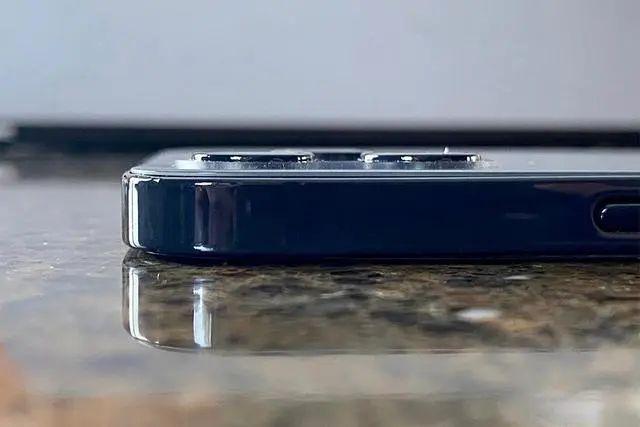 iPhone 12真机尺寸超小、单手可掌控：喜欢小屏手机的有福了