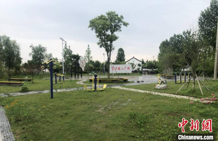 兰址村农民“幸福小广场”。　于从文 摄