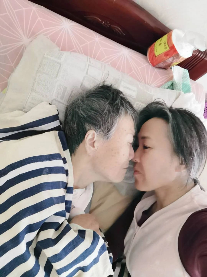 ▲陈怡和她的母亲。 　　受访者供图