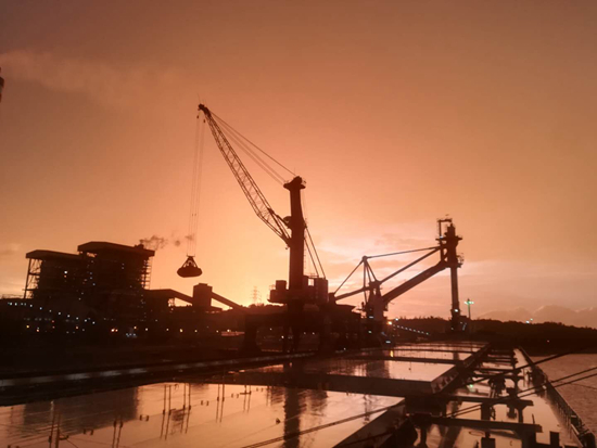  卡萨号停靠在港口