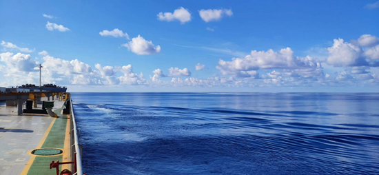  卡萨号在海上航行