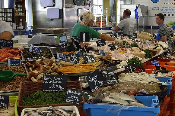 法国一海鲜市场。图片来源：Wikimedia Commons