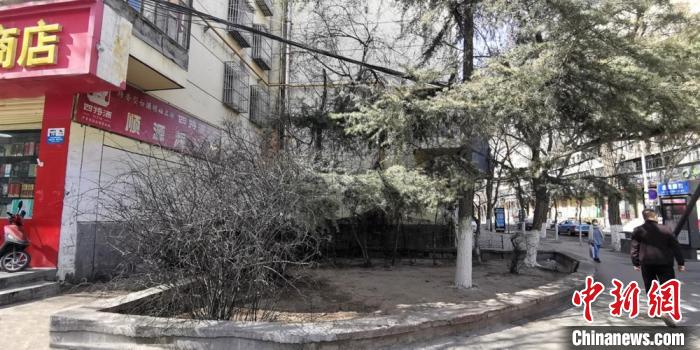 图为改造前的红星社区街道拐角。西固区福利路街道供图