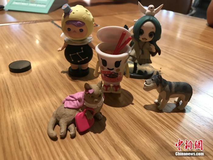 消费者王女士购买的盲盒。 王珊珊 摄