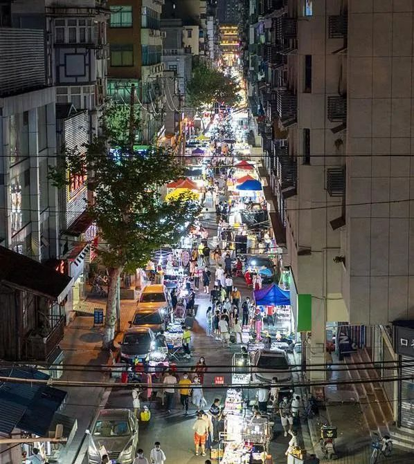 △武汉保成路夜市