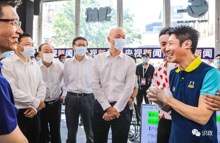 察看直播带货情况