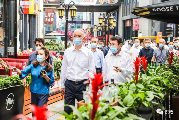 穿行华熙LIVE·五棵松商业街区