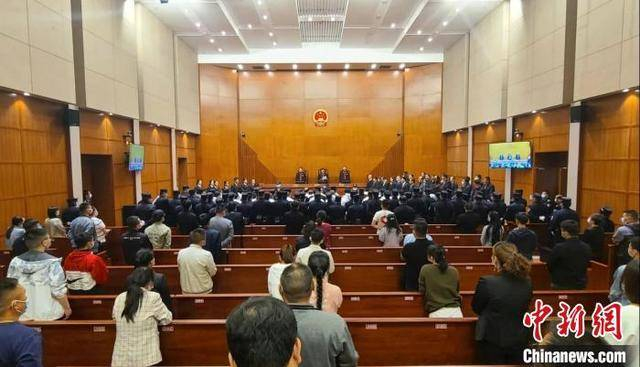 图为庭审现场。　赵宏飞　摄