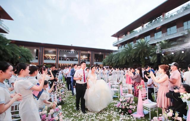 欢乐见证 全城祝福：30对抗疫新人在乐城完婚