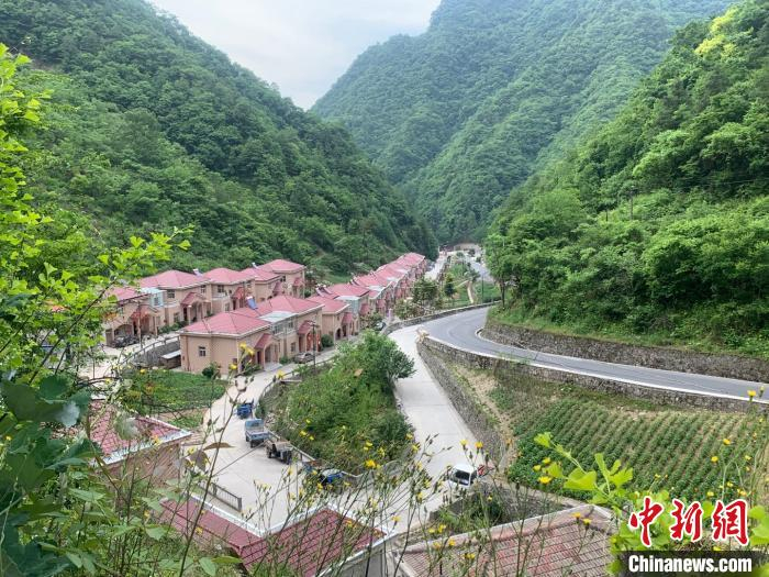 图为尧治河村村民的别墅 武一力 摄