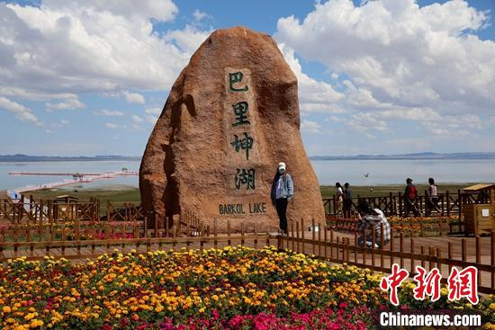     新疆哈密市巴里坤县草原风光。　达吾提·热夏提　摄