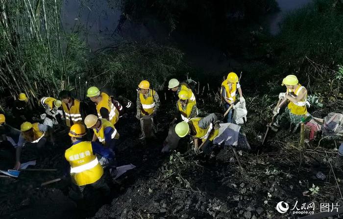 巡守员闻汛而动 力保川黔铁路不失