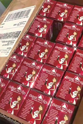 卖家庄某雇佣他人在朋友圈展示的笑气存货。上海市青浦区人民检察院供图