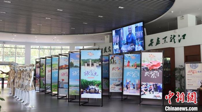 展览月期间将全天候进行同江文化旅游图片展览。　刘锡菊 摄