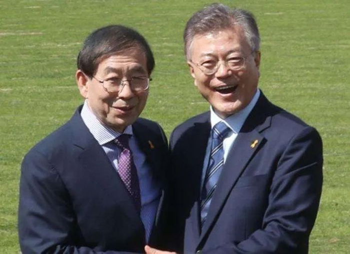  朴元淳与文在寅合影（图源：网络）