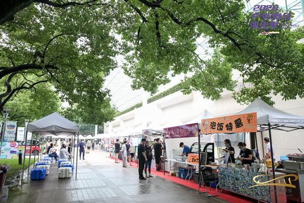 看演出、买文创，上海文化广场户外舞台要造“文化绿洲”