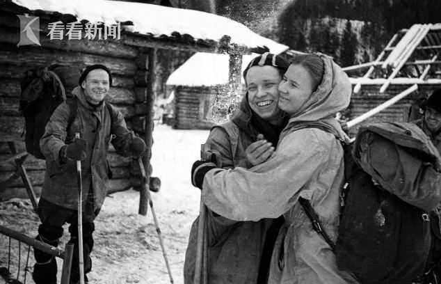 中间女子因生病没能随队前往躲过一劫