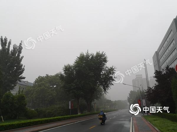 出门带伞！北京12日雷雨“打卡” 雷电黄色预警生效中