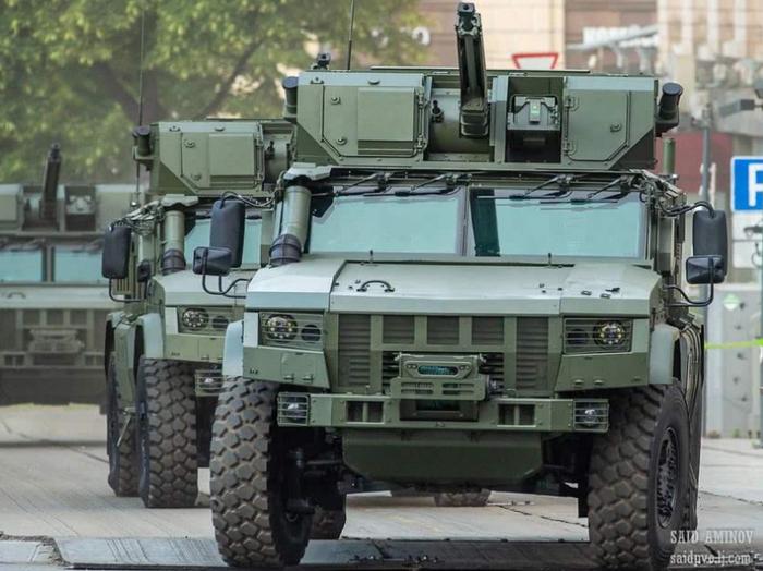 俄式暴力美学的又一尚佳代表—“台风—VDV”轮式装甲车