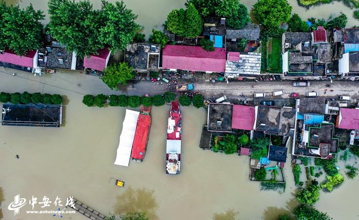 直击：安徽铜陵洪水来袭紧急转移安置群众