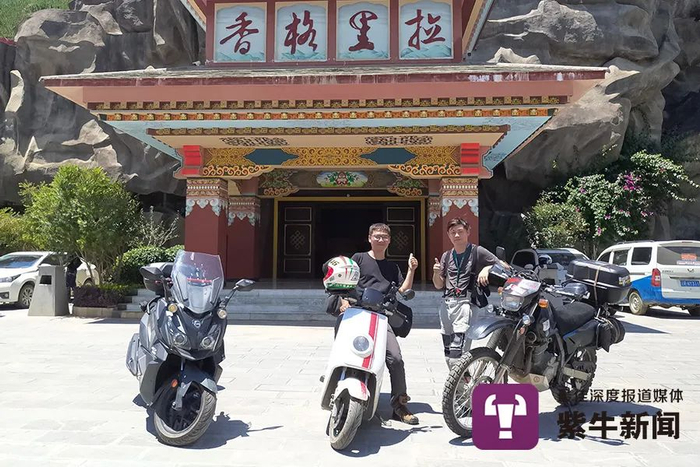  周建兵在骑行途中交了很多朋友