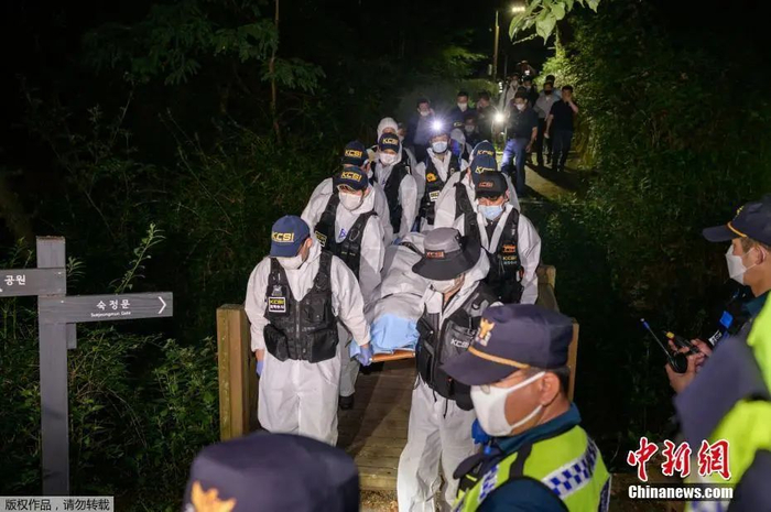  图为失联的首尔市长朴元淳的遗体在首尔市城北区卧龙公园附近被找到。