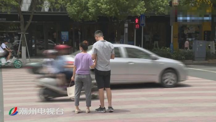 花式过马路？潮州交警现场开罚单！