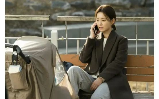 ▲反映现代女性成长艰难历程的韩国影片《82年生的金智英》剧照。