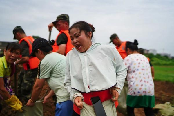 跳得了舞，抢得了险！这绝对是“乘风破浪的姐姐”！