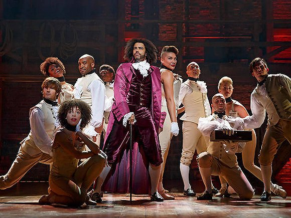 电影版音乐剧《汉密尔顿》剧照 图片来源：豆瓣