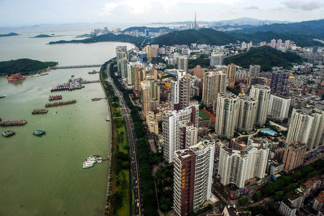 经济特区巡礼 这是珠海市海滨的情侣大道（2014年5月18日摄）。新华社发