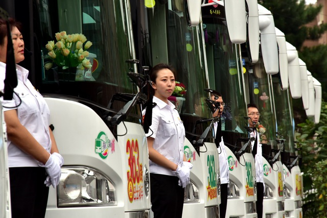在各个行业中，司机属于高风险、高劳动强度的职业。摄影/章轲