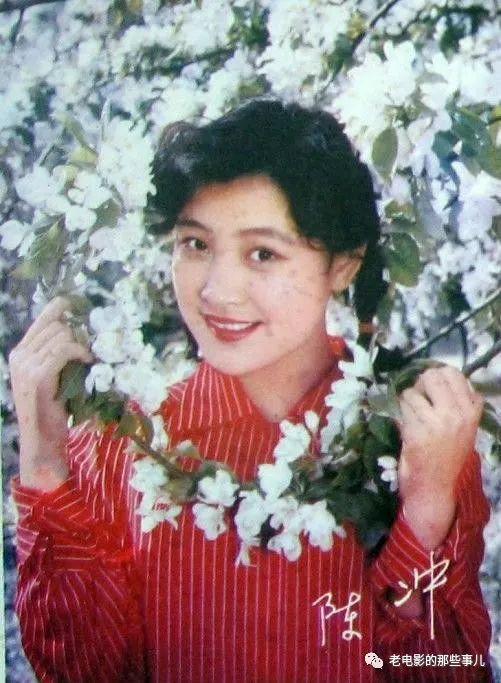 淳朴而可爱的80年代女星们，同件衣服陈冲刘晓庆轮流穿