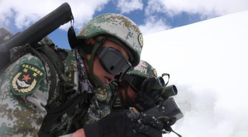 海拔6000米冰川，西藏军区某合成旅侦察分队开展极限训练