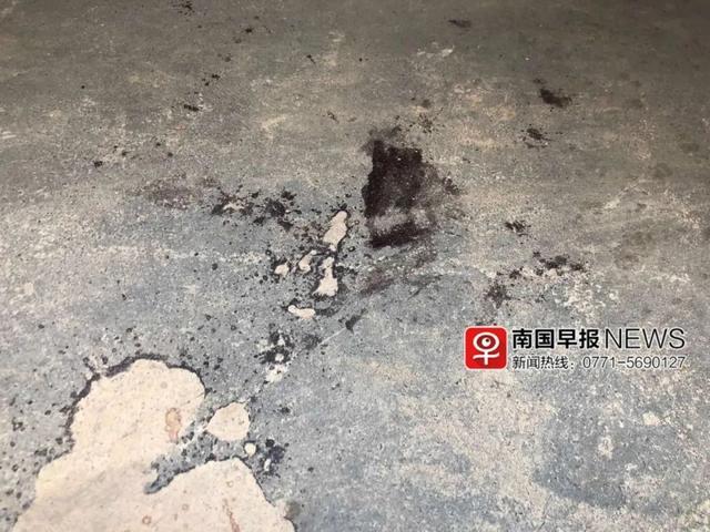 网传南宁一男子持刀砍伤外卖小哥，警方介入调查